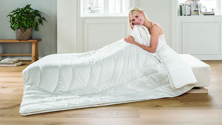 Couette polyvalente en duvet de chameau et soie « Calida-Figura »