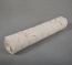 Des sangles pratiques maintiennent le tapis - parfait pour le transport et le rangement Des sangles maintiennent le tapis