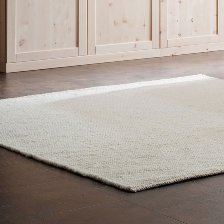En beige avec mouchetage prononcé En beige avec mouchetage prononcé
