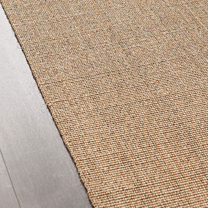 Le tapis de couloir en sisal en coloris anthracite dégage une grande élégance Le tapis de couloir en sisal en coloris anthracite dégage une grande élégance