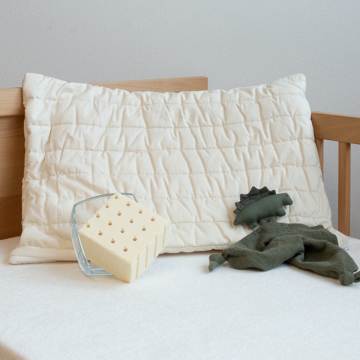 Oreiller plat en latex naturel pour enfants « Sana-Pano » Oreiller plat en latex naturel pour enfants « Sana-Pano »