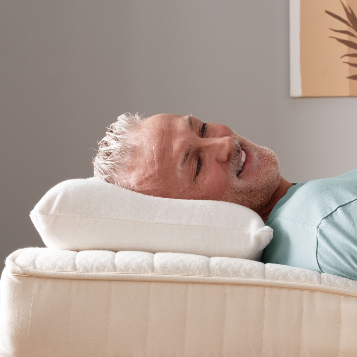 Oreiller ergonomique en mousse viscoélastique « Ortho-Plus » Oreiller ergonomique en mousse viscoélastique « Ortho-Plus »