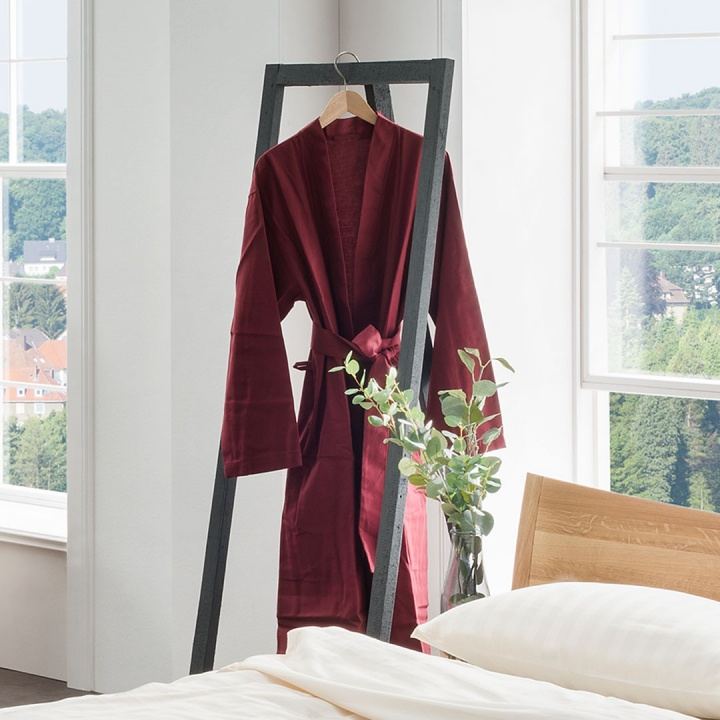 Robe de chambre en coloris bordeaux chaleureux Robe de chambre en coloris bordeaux chaleureux