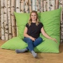 Pouf moderne avec grande surface pour s'asseoir, s'allonger et se prélasser en toute décontraction