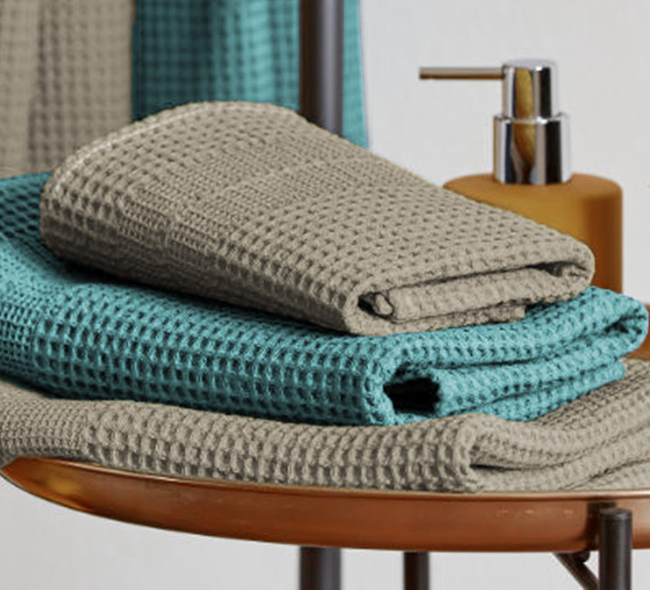 Serviette de toilette disponible en 4 coloris Serviette de toilette disponible en 4 coloris