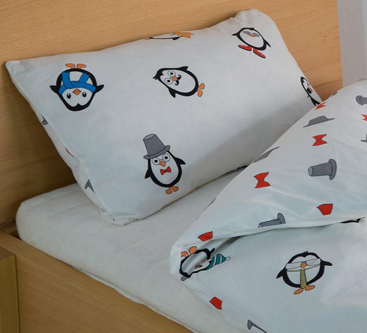 Linge de lit réversible en jersey fin pour enfant « Pinguini » Linge de lit réversible en jersey fin pour enfant « Pinguini »
