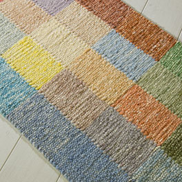 Le tapis en laine vierge tissé à la main apporte une touche de couleur superbe dans toutes les pièces