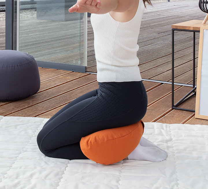 Coussin demi-lune ergonomique en coloris attractifs Coussin demi-lune ergonomique en coloris attractifs