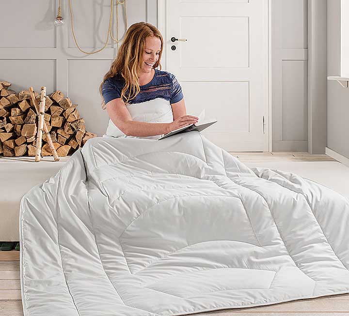 Couette légère en duvet de chameau « Cammello-Figura » Couette légère en duvet de chameau « Cammello-Figura »