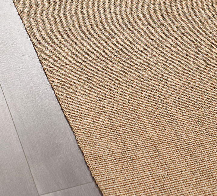 Le tapis de couloir en sisal en coloris anthracite dégage une grande élégance Le tapis de couloir en sisal en coloris anthracite dégage une grande élégance