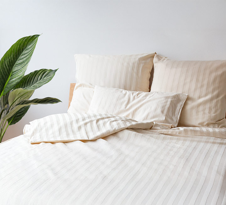 Linge de lit en satin à rayures « Kastilia » Linge de lit en satin à rayures « Kastilia »