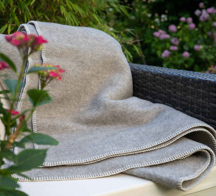 Couverture en poils naturels en laine vierge de mouton « Viana » Couverture en poils naturels en laine vierge de mouton « Viana »