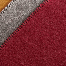 Couverture en poils naturels en laine vierge « Multa » en coloris rouge/gris chaleureux